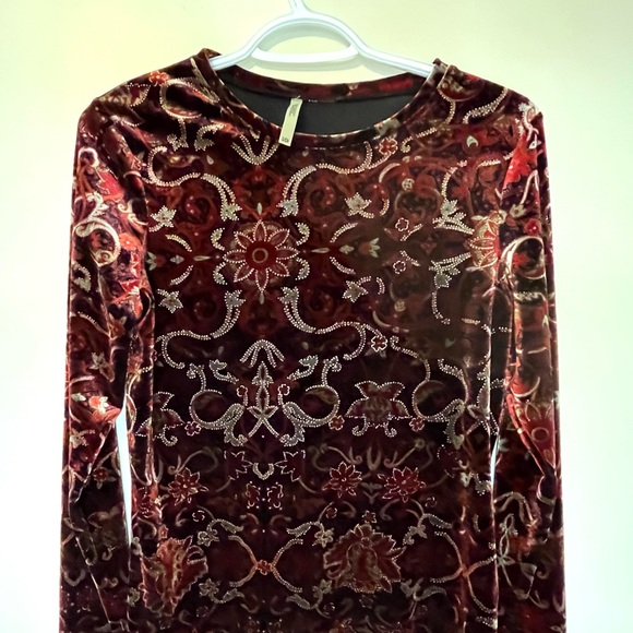 Red velvet shirt with sparkly pattern.  Size Small.  Like new condition! - Picture 1 of 4